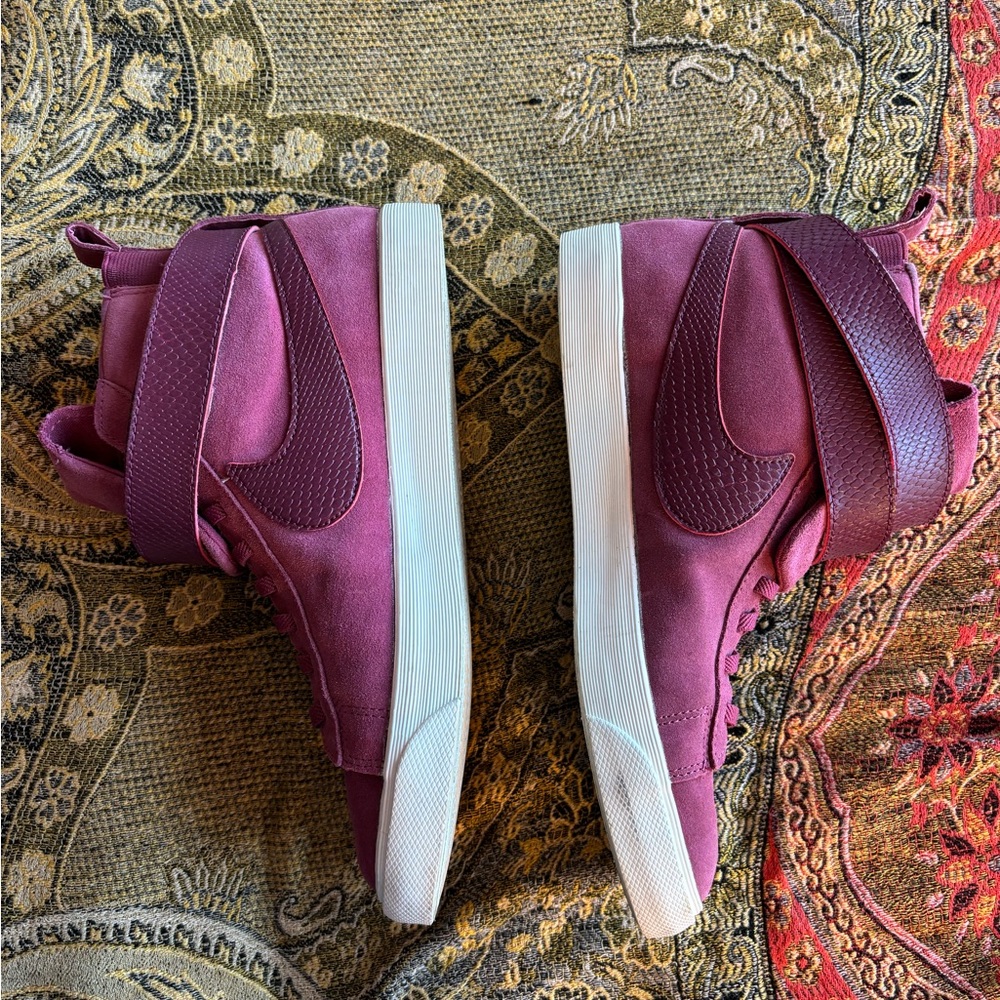 Nike High Top Slip Ons Maroons color with snakeskin detail - Picture 6 of 11